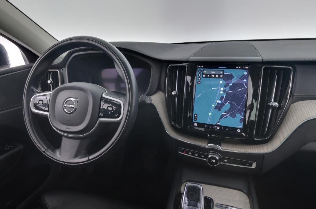 VOLVO XC60 2022