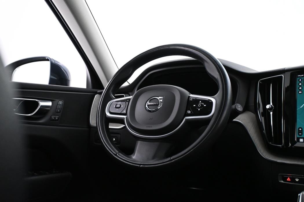 VOLVO XC60 2022