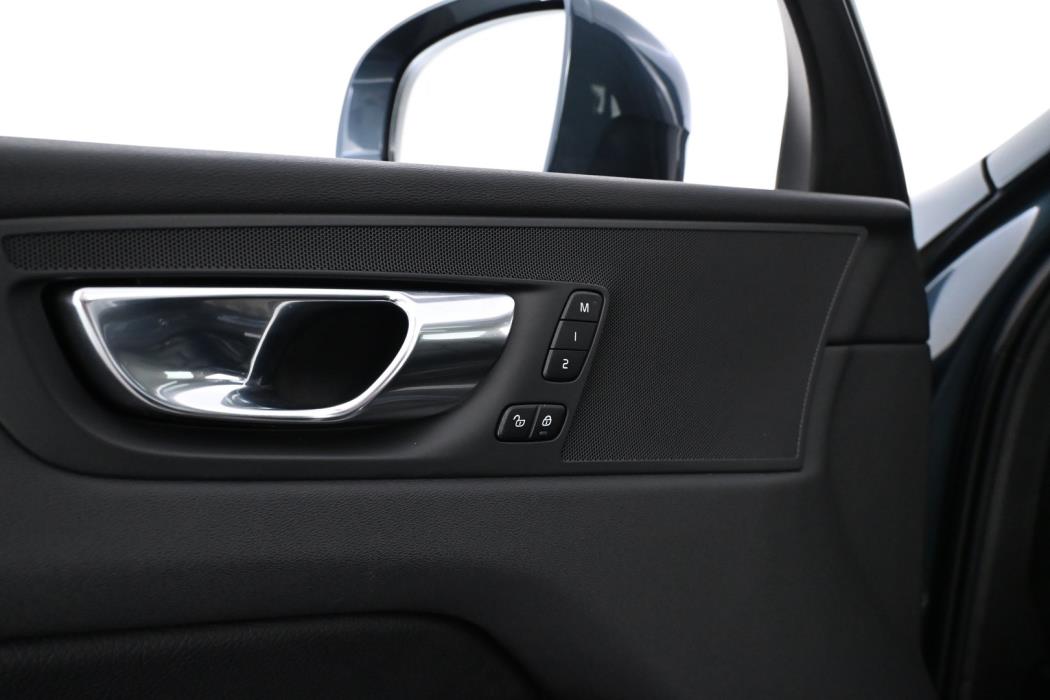 VOLVO XC60 2022