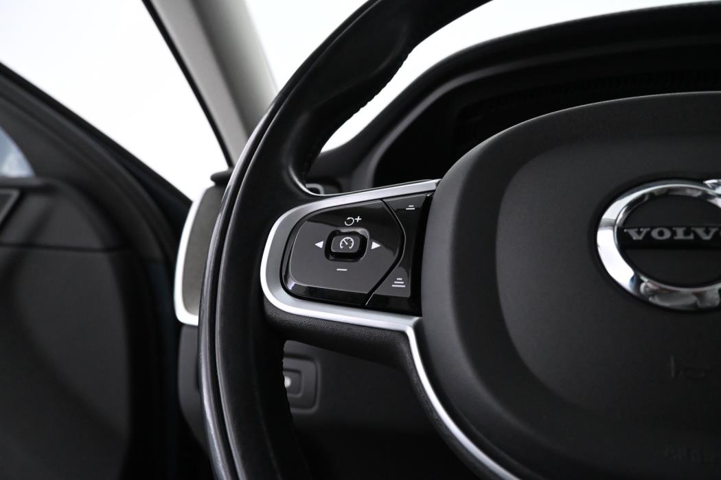 VOLVO XC60 2022