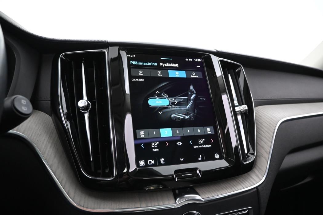 VOLVO XC60 2022