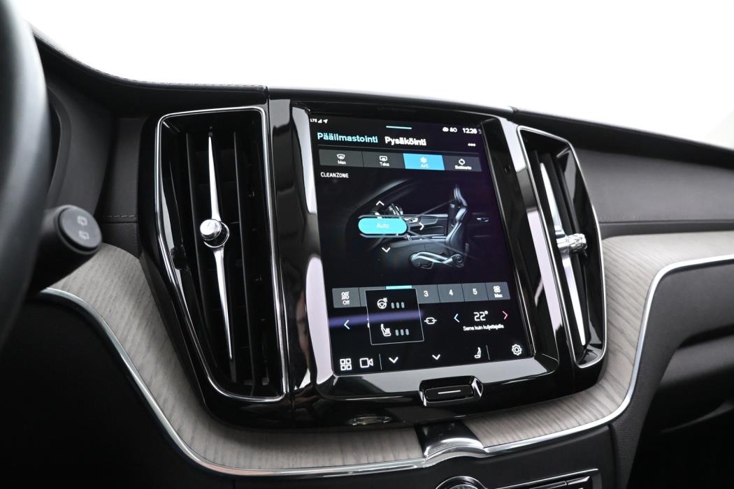 VOLVO XC60 2022