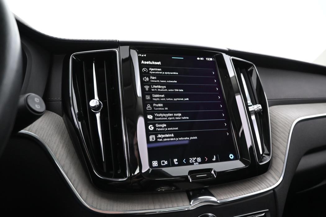 VOLVO XC60 2022