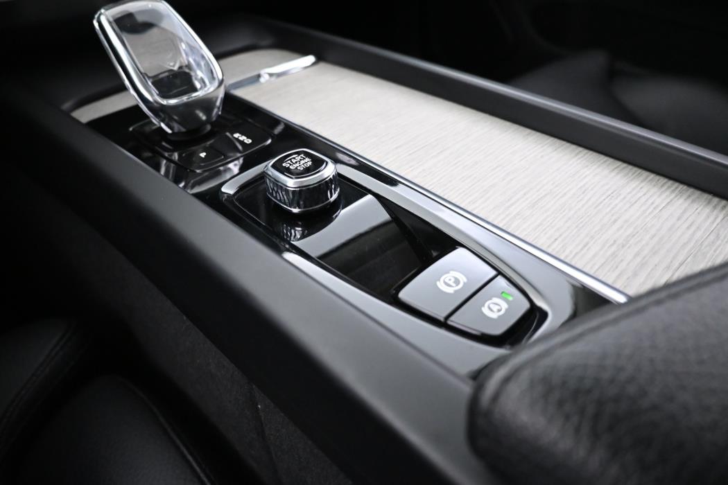 VOLVO XC60 2022
