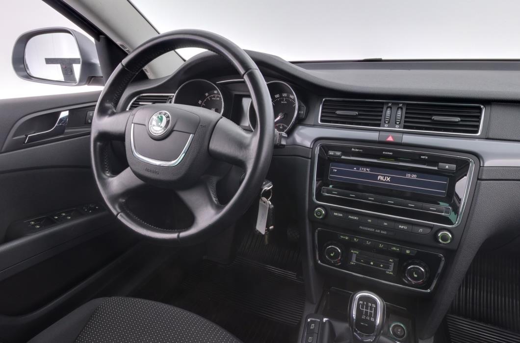 SKODA Superb 2012