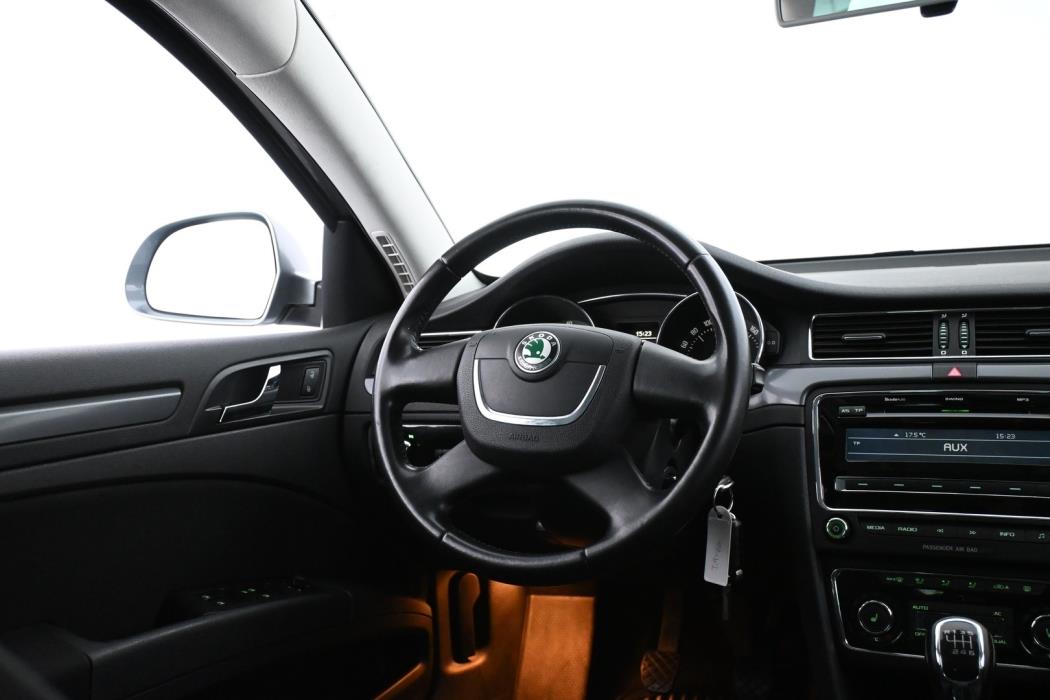 SKODA Superb 2012