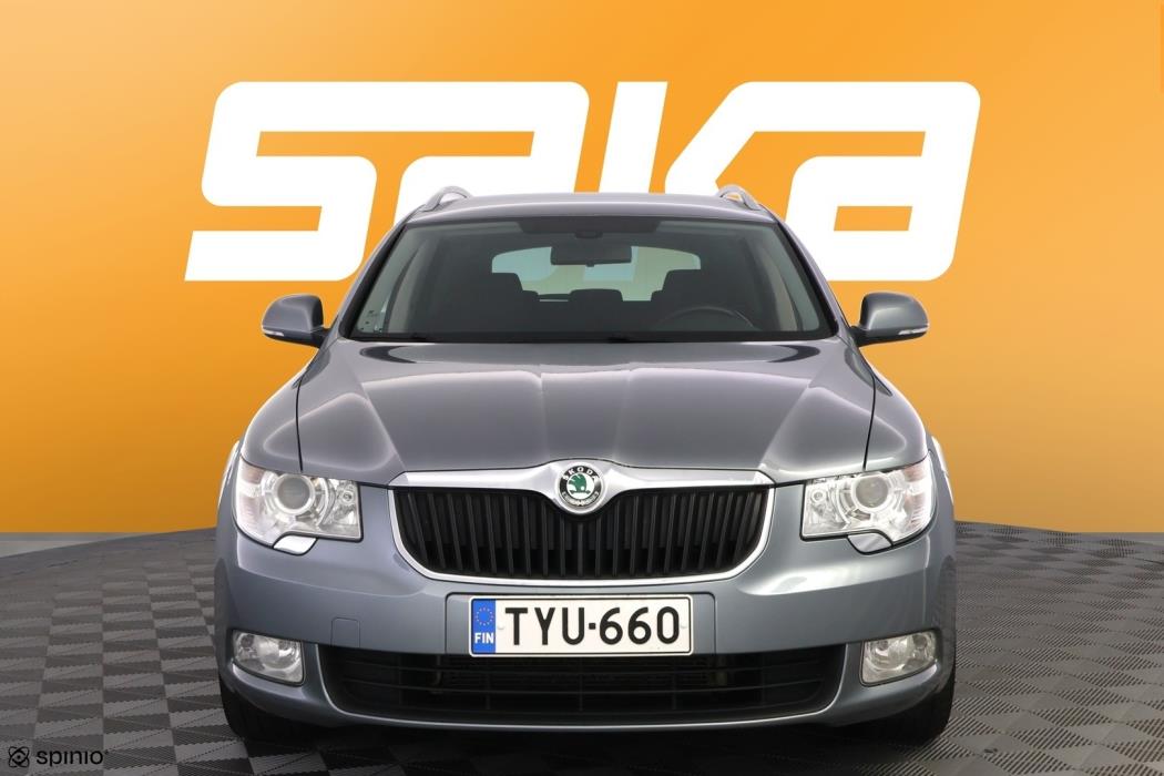SKODA Superb 2012