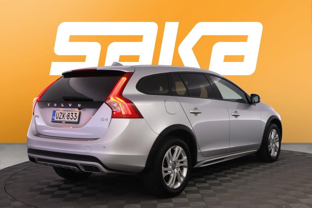 VOLVO V60 Cross Country 2017