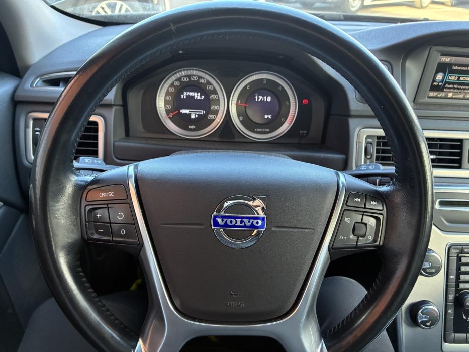 VOLVO V70 2012