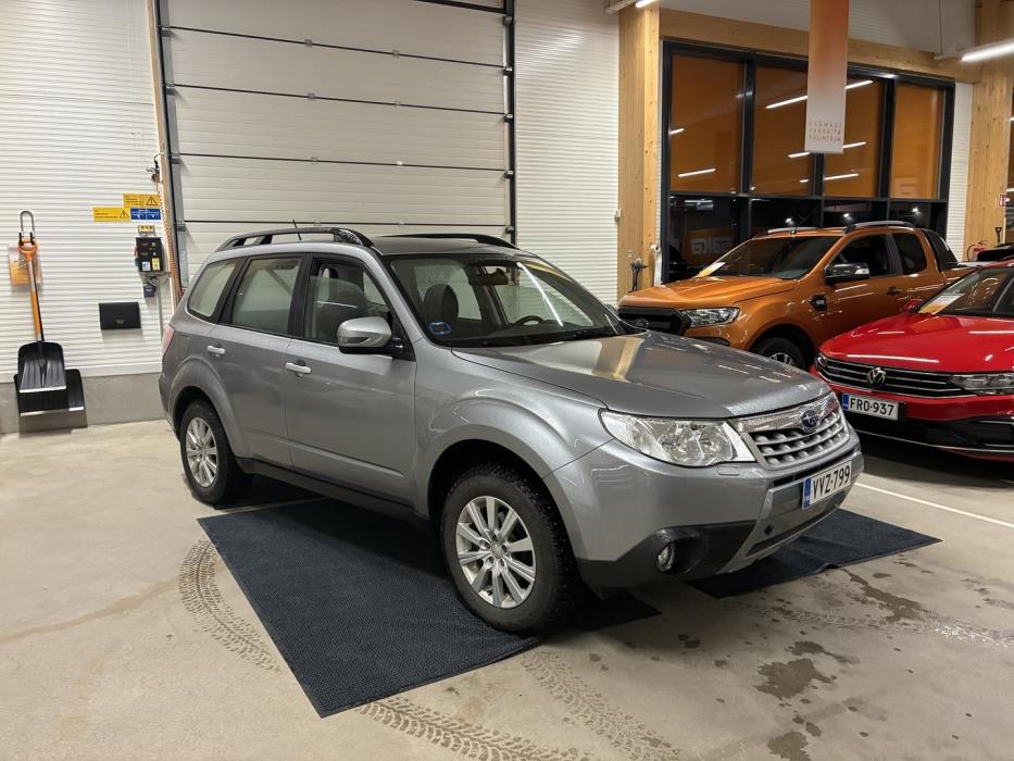 SUBARU Forester 2011