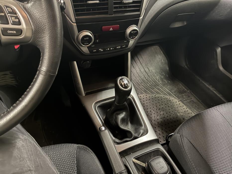 SUBARU Forester 2011