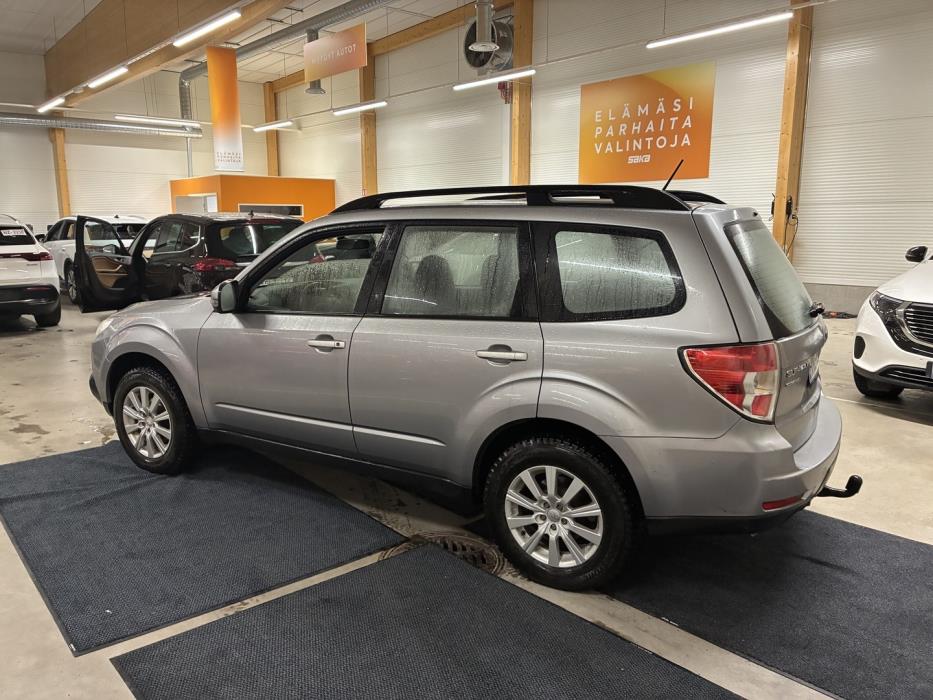 SUBARU Forester 2011