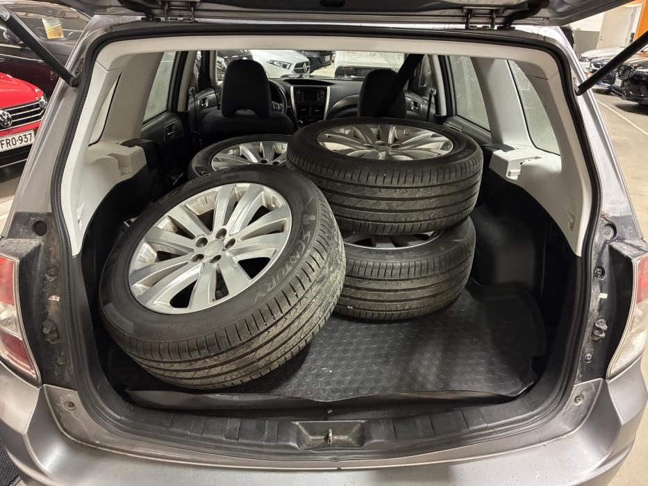 SUBARU Forester 2011