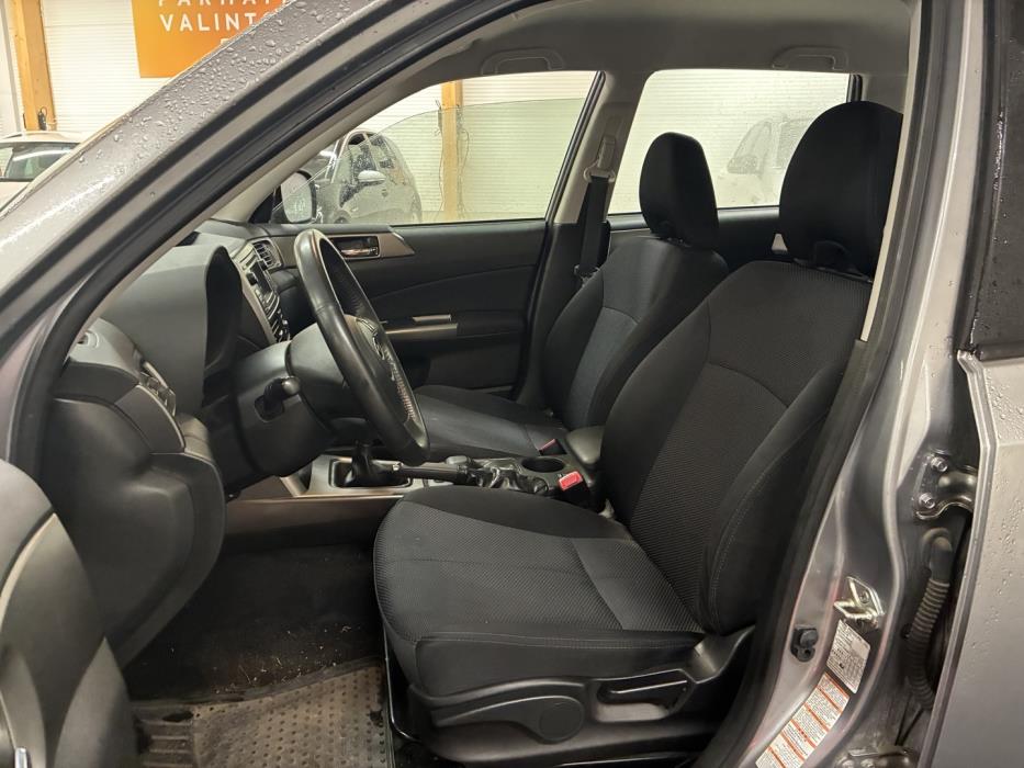 SUBARU Forester 2011
