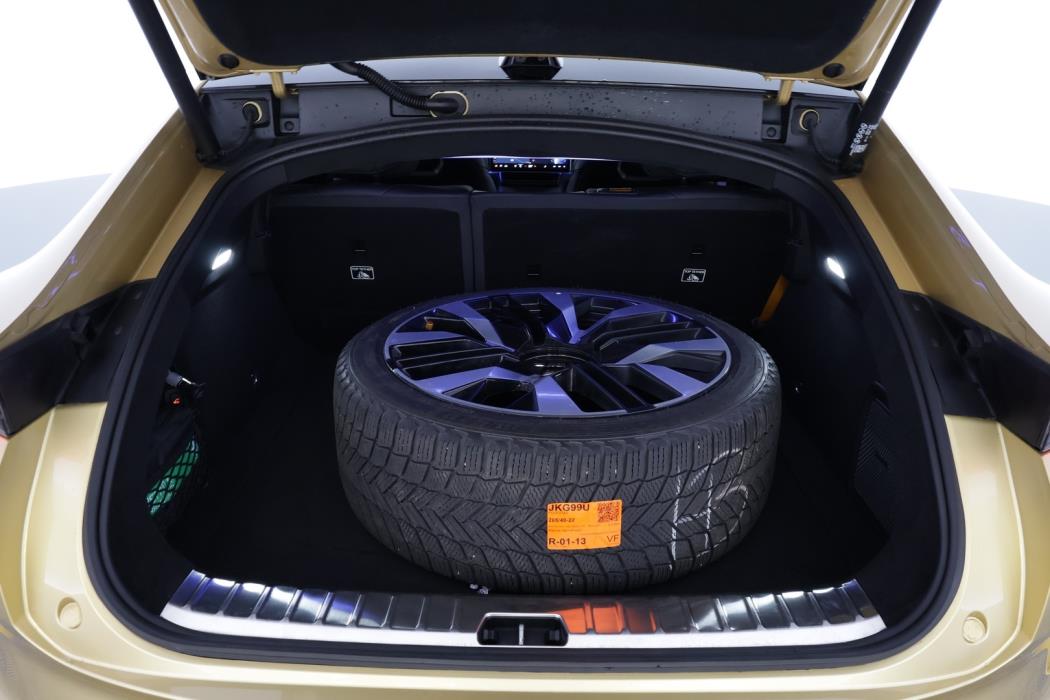 POLESTAR 4 2025