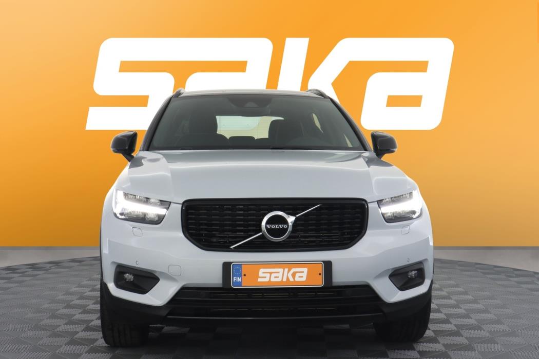 VOLVO XC40 2021