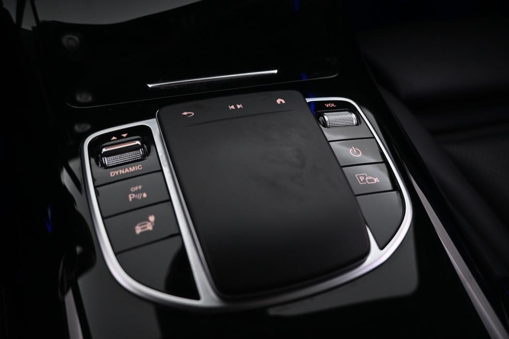 MERCEDES-BENZ EQC 2021