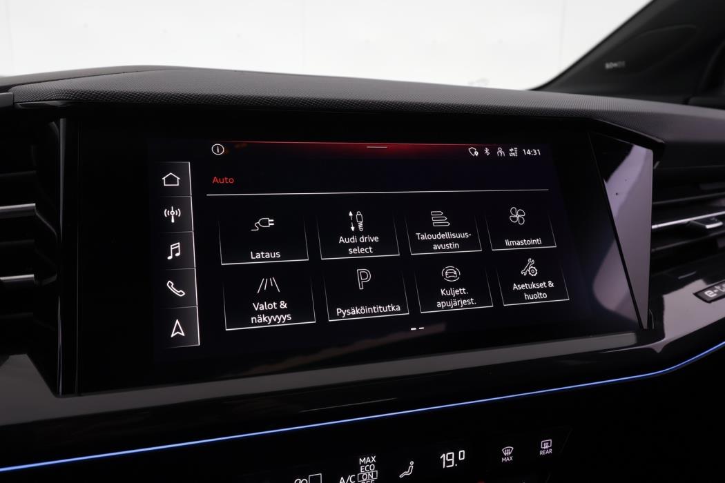 AUDI Q4 e-tron 2022