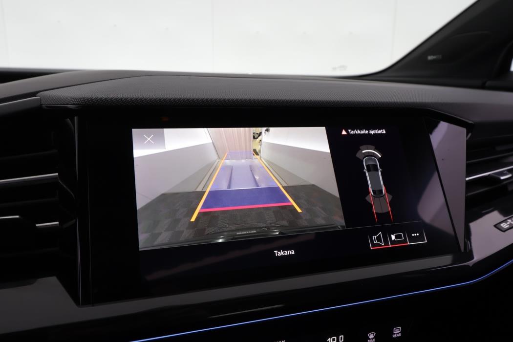AUDI Q4 e-tron 2022