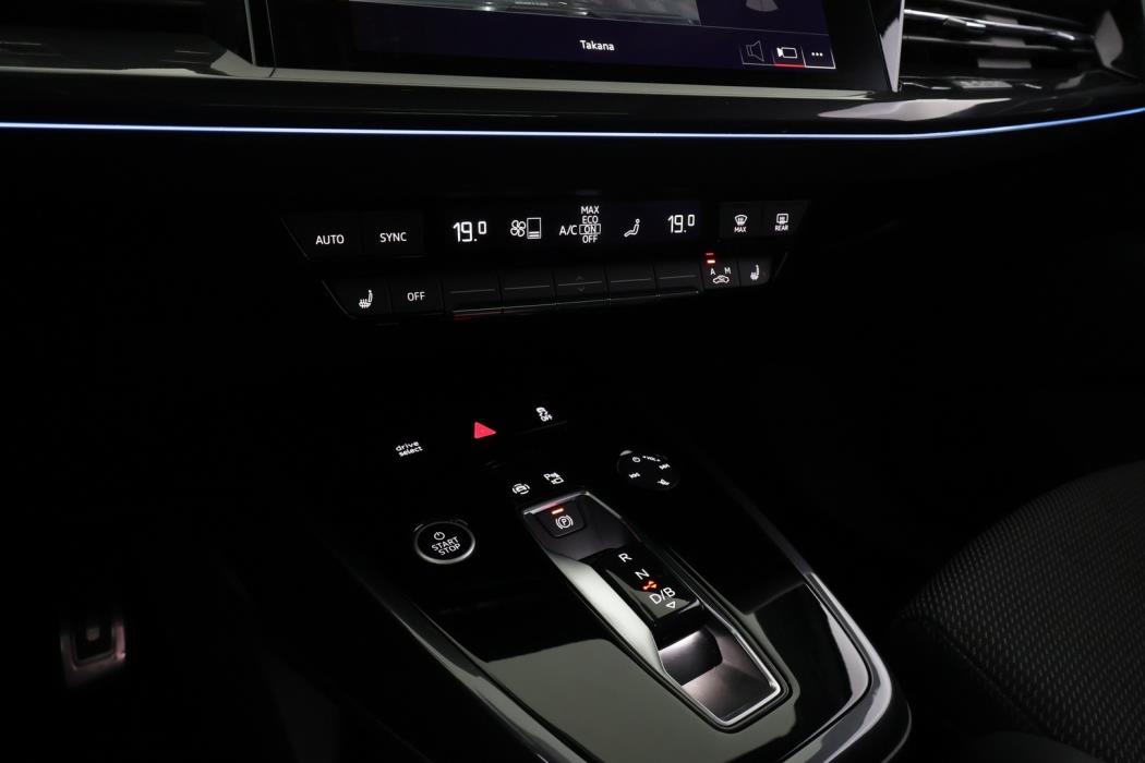AUDI Q4 e-tron 2022