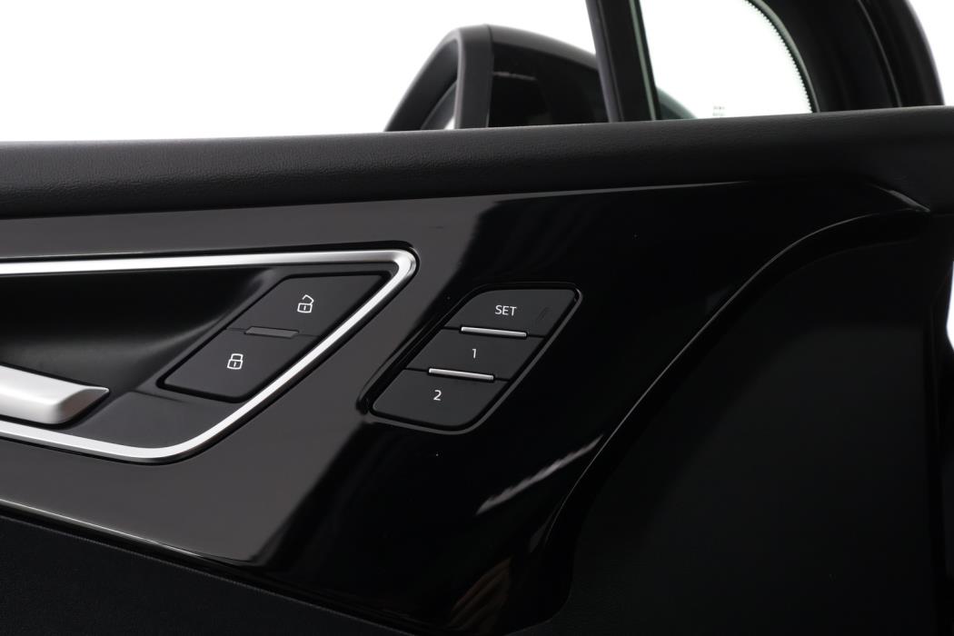 AUDI Q4 e-tron 2022
