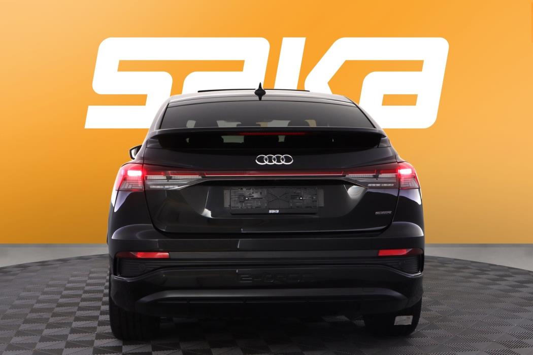 AUDI Q4 e-tron 2022