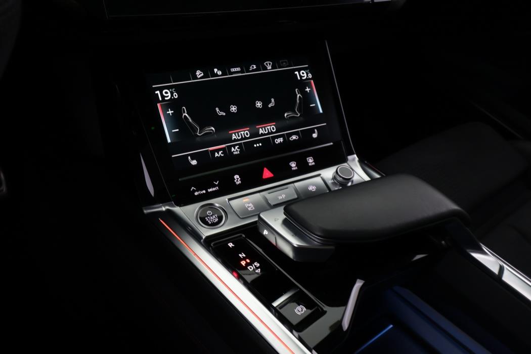 AUDI Q8 e-tron 2024