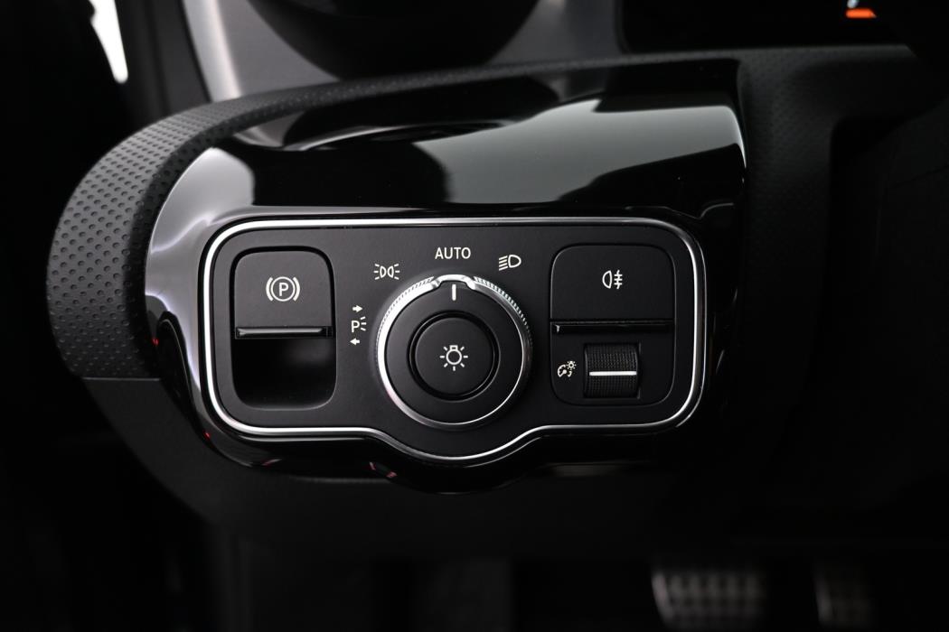 MERCEDES-BENZ CLA 2023