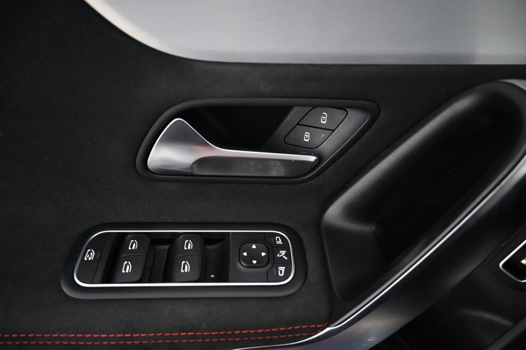 MERCEDES-BENZ CLA 2023