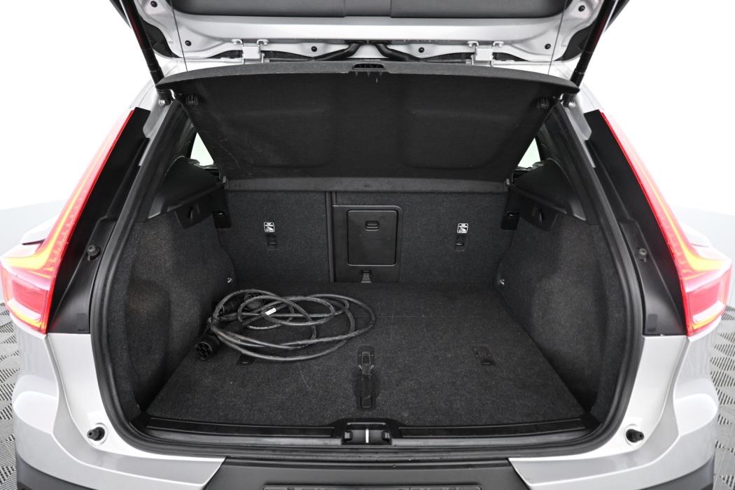 VOLVO XC40 2024