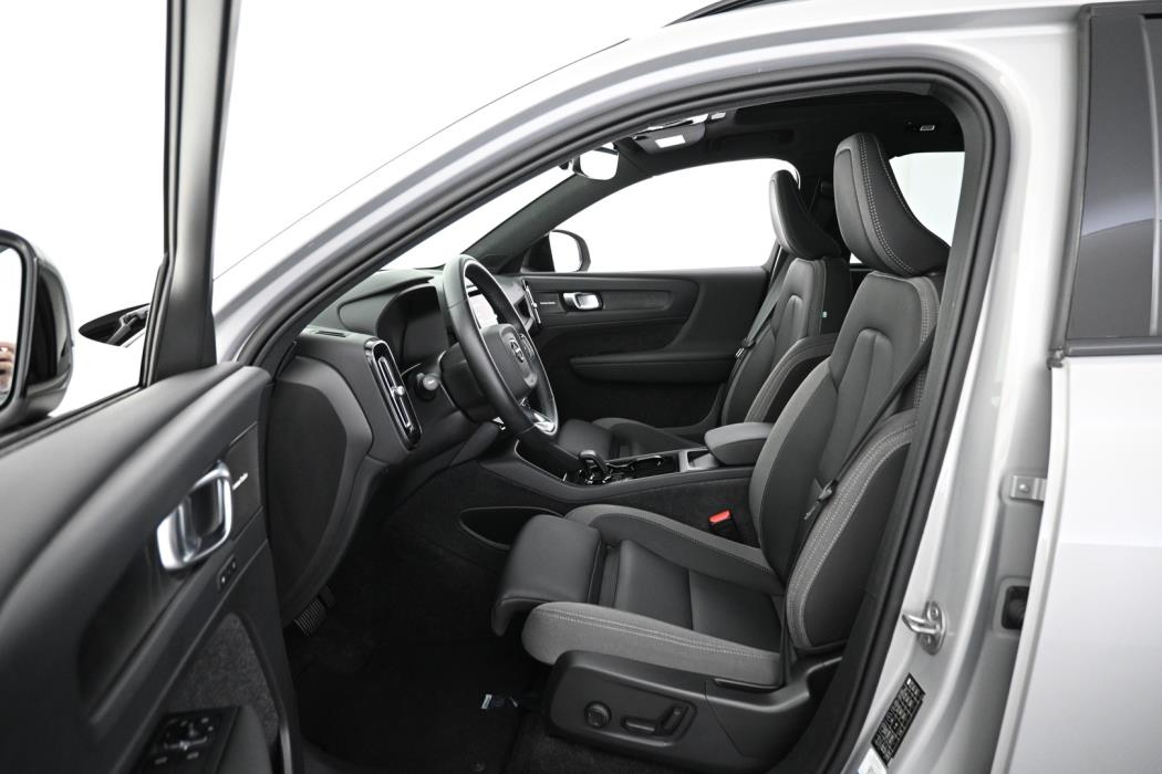 VOLVO XC40 2024