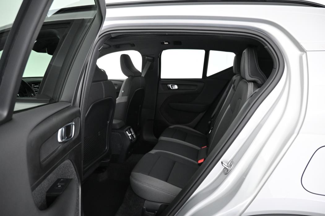 VOLVO XC40 2024