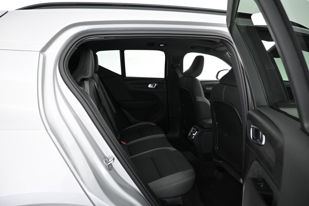 VOLVO XC40 2024