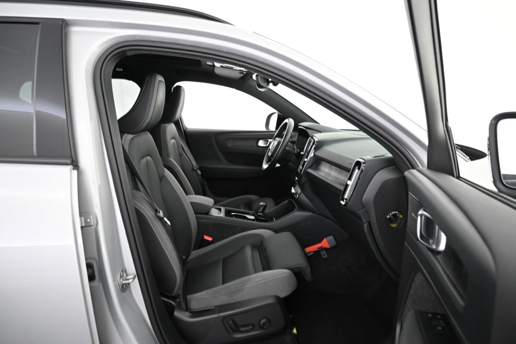 VOLVO XC40 2024