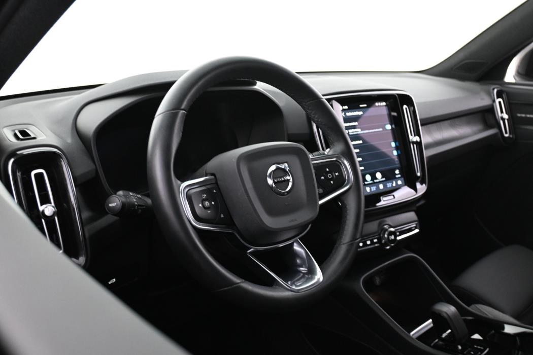 VOLVO XC40 2024