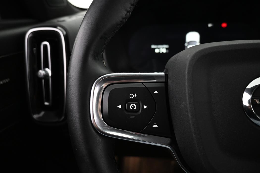 VOLVO XC40 2024