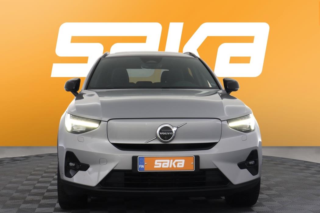 VOLVO XC40 2024