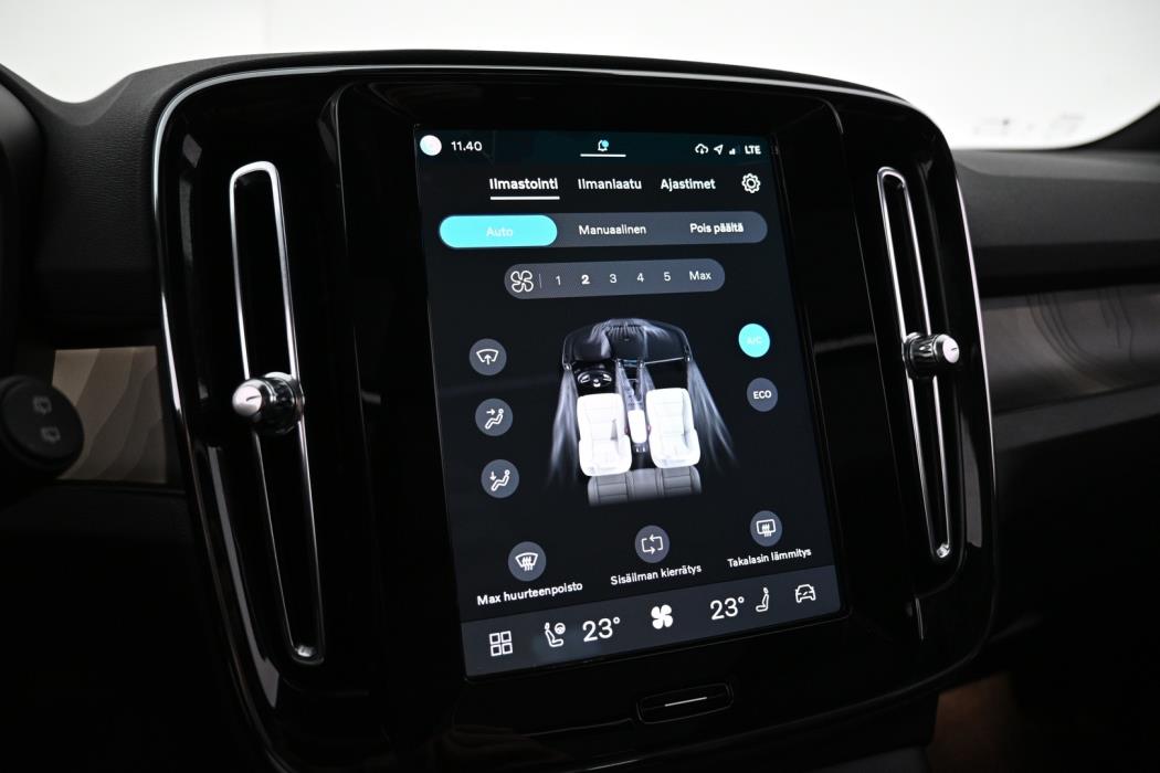 VOLVO XC40 2024