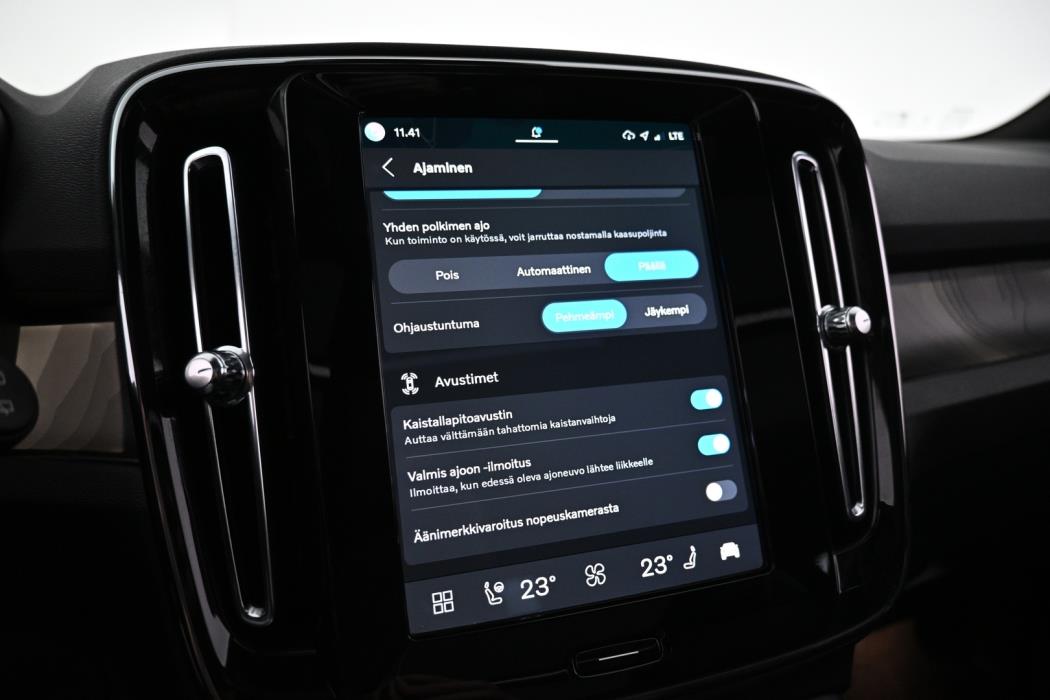 VOLVO XC40 2024
