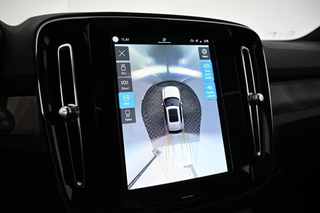 VOLVO XC40 2024