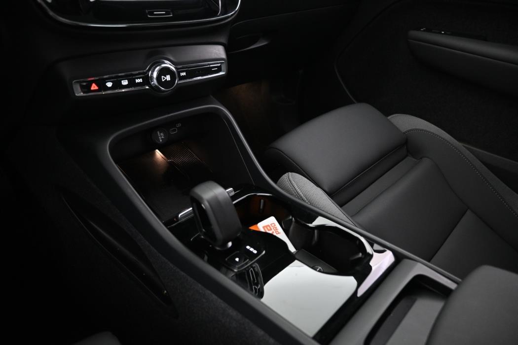 VOLVO XC40 2024