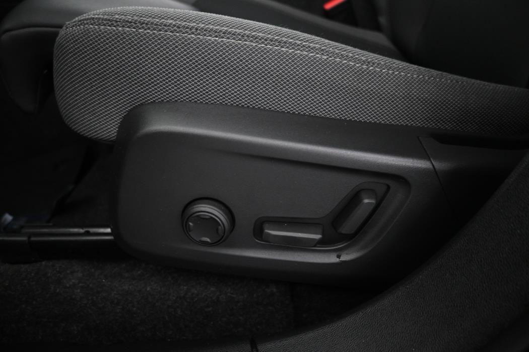 VOLVO XC40 2024