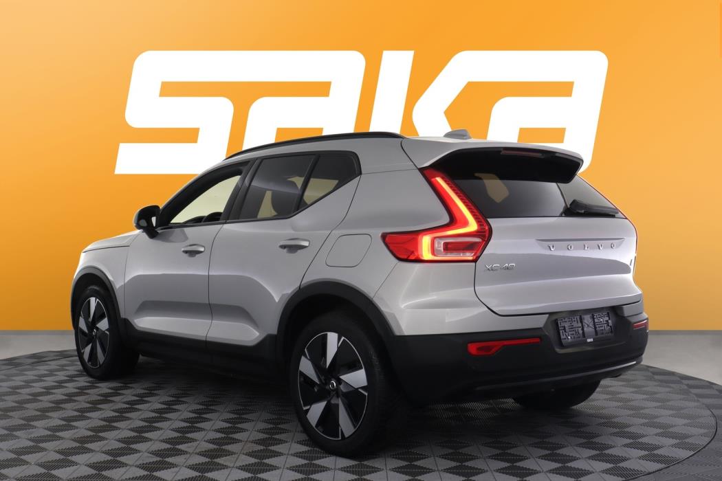 VOLVO XC40 2024