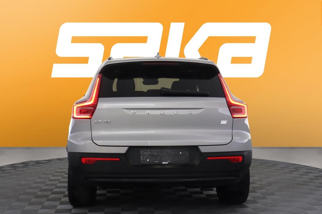 VOLVO XC40 2024