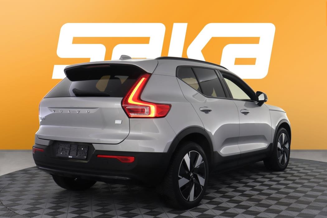 VOLVO XC40 2024