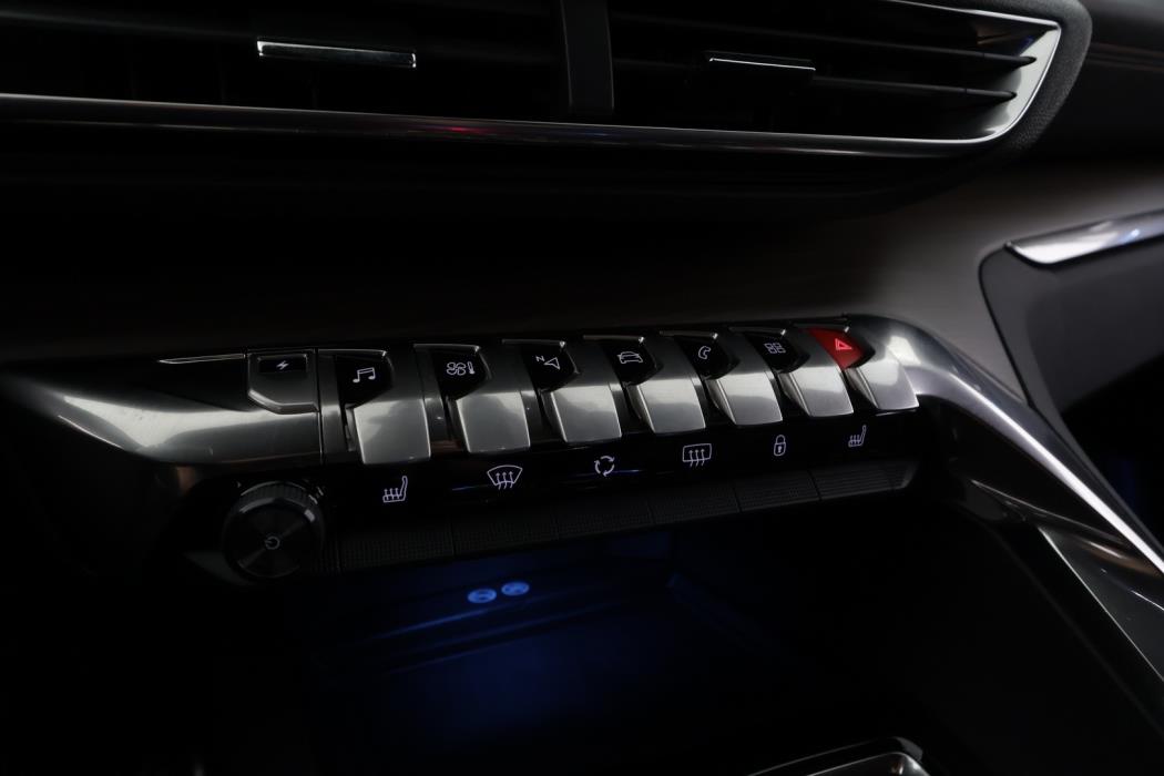 PEUGEOT 3008 2021