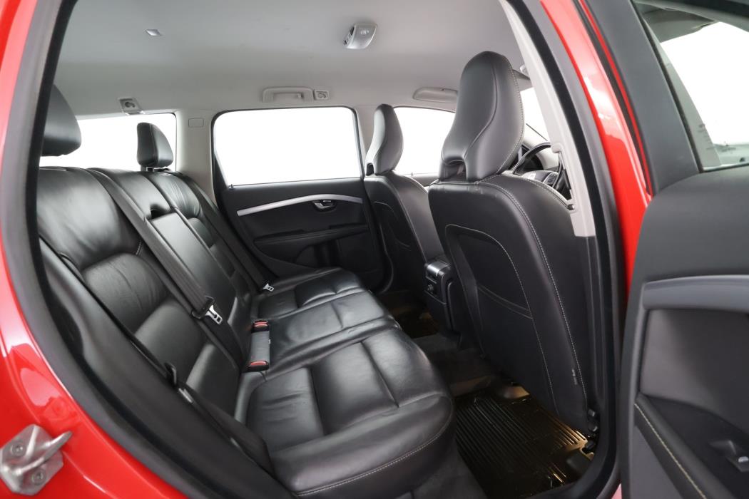 VOLVO V70 2016