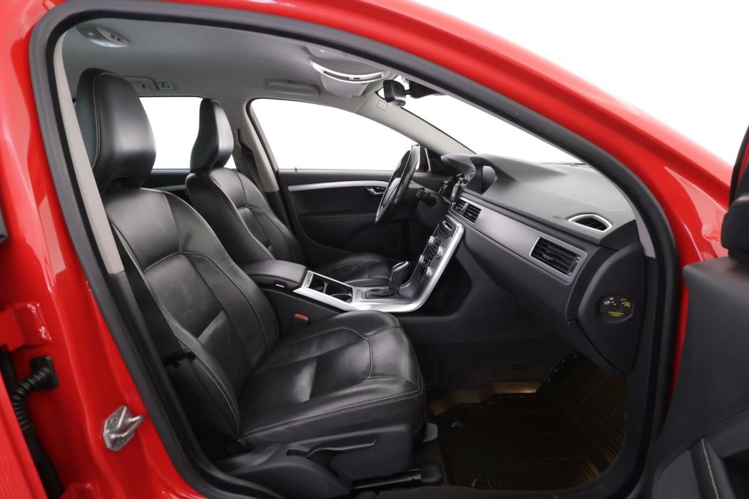VOLVO V70 2016