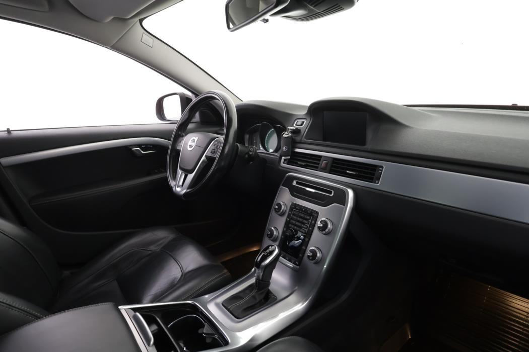 VOLVO V70 2016