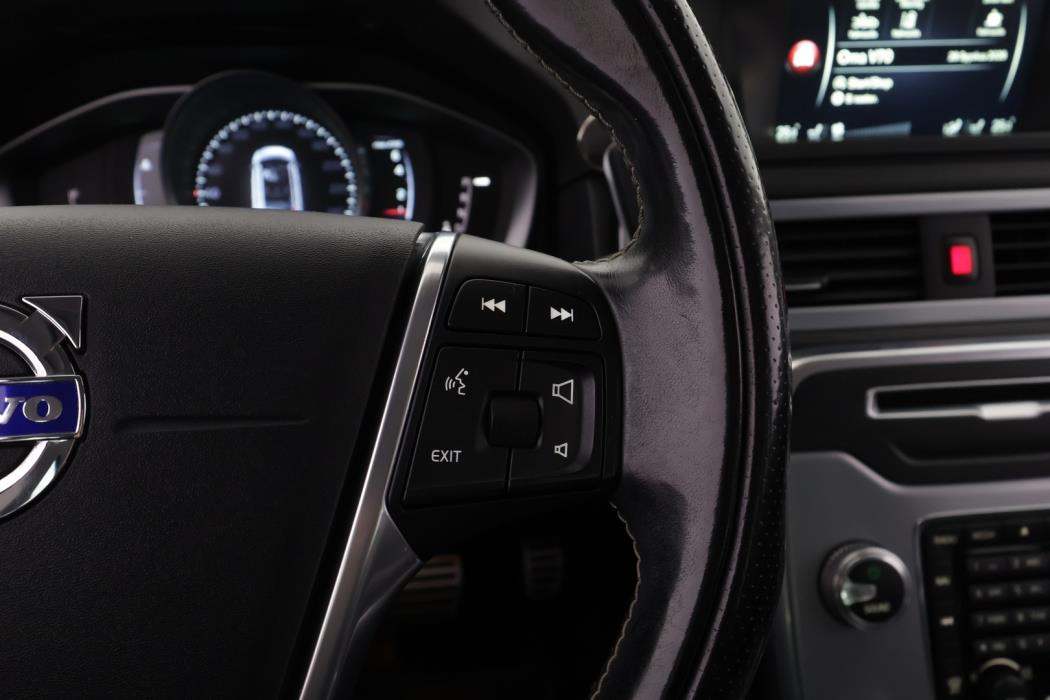 VOLVO V70 2016